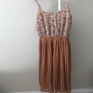 Floral Strap Pleated Dress in Brown